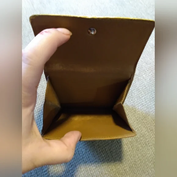 PENDING TRADE ❣️ 🎉SALE - Louis Vuitton wallet - Picture 3 of 10